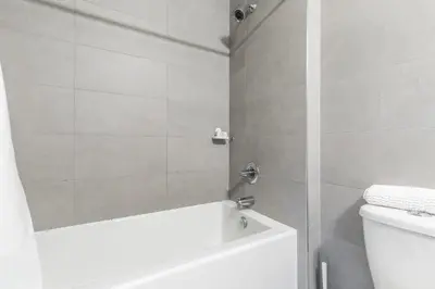 Gallery image of Luxury 1BR Condo - King Bed - Stunning City View in Toronto