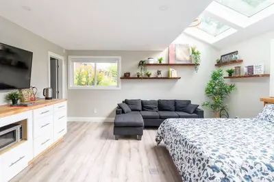 a bedroom with a bed and a couch at ENTIRE BACHELOR UNIT EN-SUITE UPTOWN WATERLOO - e4 in Waterloo