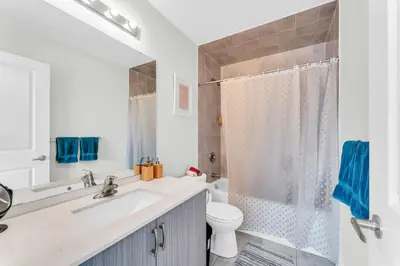 Gallery image of Home away from Home - Remote Office - Vacation Stay in Vaughan