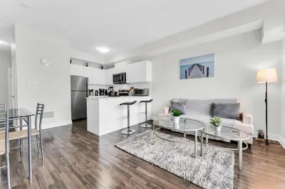Gallery image of Home away from Home - Remote Office - Vacation Stay in Vaughan