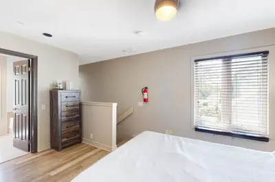a bedroom with a bed and a window at Sierra Lane 105 in Blue Mountains