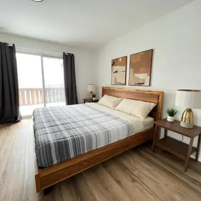 Letitia Heights !E Spacious and Quiet Private Bedroom with Private Bathroom