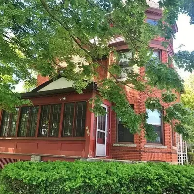 Vintage cute house 5 min from the beautiful Falls!