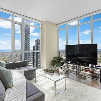 Ultra Luxurious 2.5 Bedroom 2 Full Bathroom 1 Parking Condo Near SQ1 Striking Views