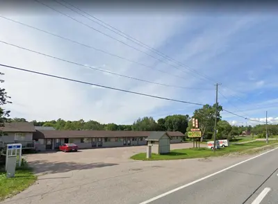 an empty road in front of a motel at Happyland Inn in Orillia
