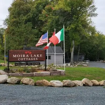 Moira Lake Cottages