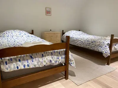 two twin beds in a room with at Downtown Picton 3 bedroom in Picton