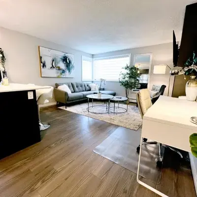 *NEW: Stylish Wortley 1BR Suite