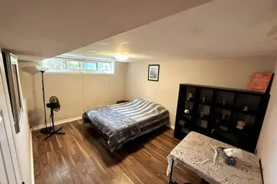 a bedroom with a bed in the middle of a room at Affordable stay near the OPG TV and parking in Pickering
