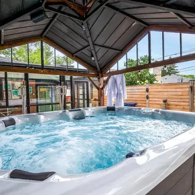 N7 Castle Green Retreat-Hot Tub