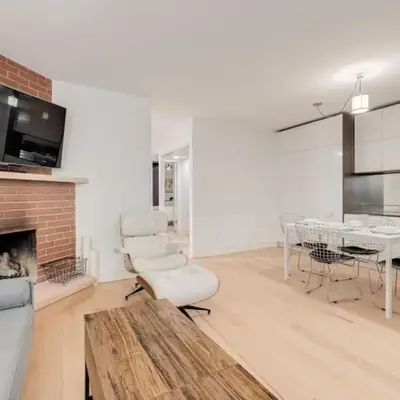 Prime Location 2BR with KingBed in Vibrant Toronto
