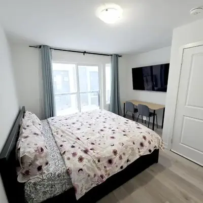 King Bed TV Private Ensuite Retreat Bathroom or Economical Double Bed Room