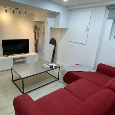 Executive Apartment - 2BDR Parking Self-check in - Walkout basement Lower Unit
