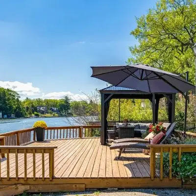 Charming riverside cottage