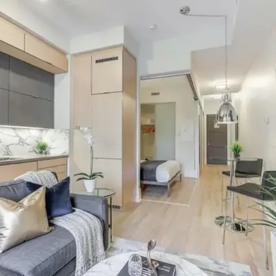 Metropolis Loft - CN Tower
