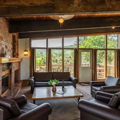 6 bdrm Blue Mountain Cottage