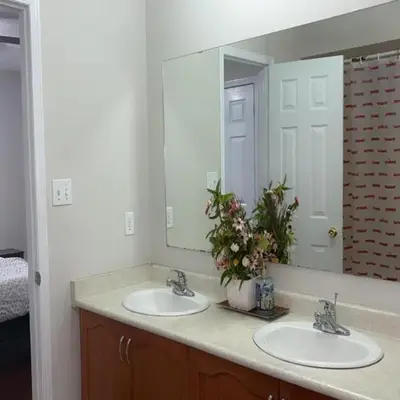 Beautiful private Room near Toronto pearson Airport