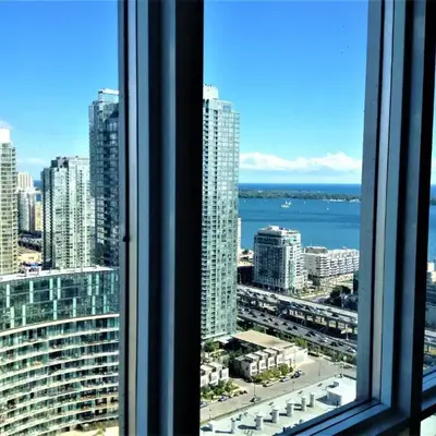 TVHR - Luxury Condos in Heart of Downtown with Breakfast