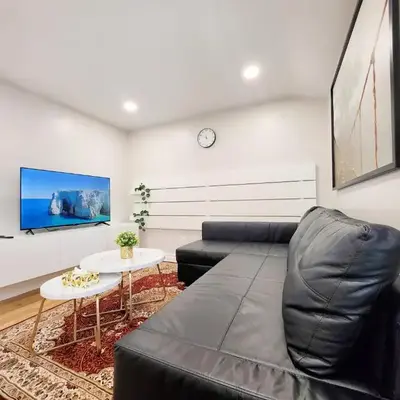 The Serene Haven Modern 2 Queen Bed Full Apartment