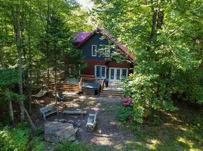 Gallery image of Dingle Run Lodge at Sir Sam's in Haliburton