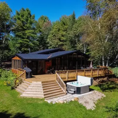 Red Cedar Chalet on Brady Lake