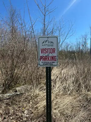 a visitor parking sign on the side of a road at 40BKickBack in Collingwood