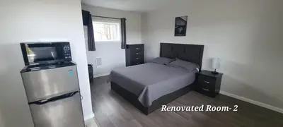 a bedroom with a bed and a television in it at Tay Motel in Waubaushene