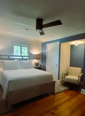 a bedroom with a bed and a ceiling fan at The Royal Manor Inn in Niagara on the Lake