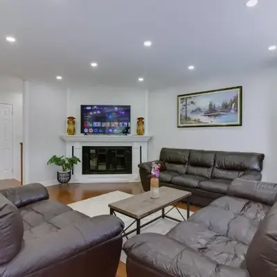 Beautiful House In Scarborough