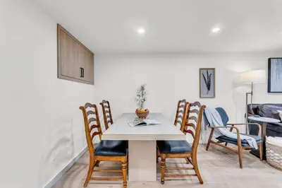 a dining room with a table and chairs at Bright 2-Bedroom Apartment in Burlington