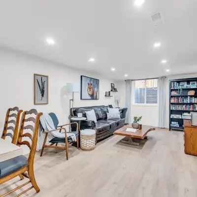 Bright 2-Bedroom Apartment