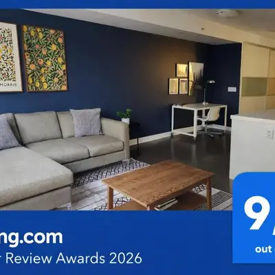 Queen St West Haven - Modern Loft