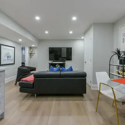 2 Bedroom Private Suite-Parking-Near Hospital and Airport