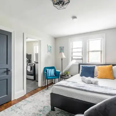 Newly Renovated Modern Studio on James St South