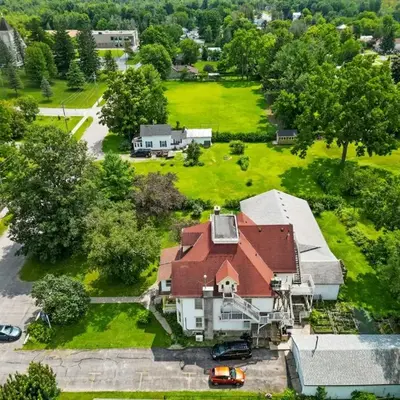Marmora and Lake Inn Apartment-Sleeps 5 guests