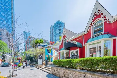 a group of houses on a street with tall buildings at Yorkville Plaza Express Stay in Toronto