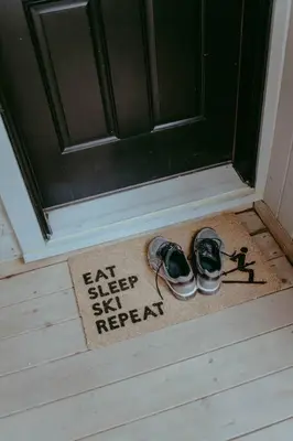 a pair of shoes on a mat in front of a door at Mountainside Retreat in Blue Mountains