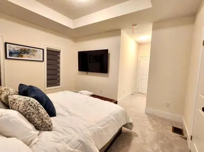 Gallery image of Luxury, Home Away from Home in Brampton