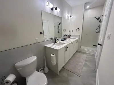 Gallery image of Luxury, Home Away from Home in Brampton