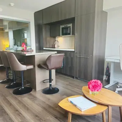 Elegant 2BR & 2BA Retreat in Prime Yorkville