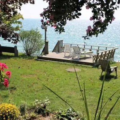 Cute and Cozy Lakefront Cottage