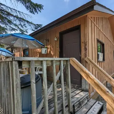 Tiny Wood Cottage 08