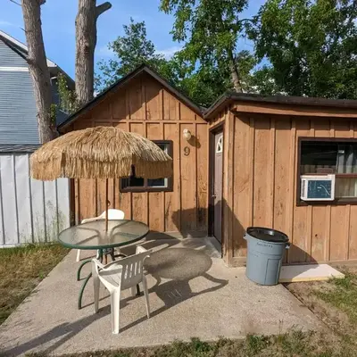 Tiny Wood Cottage 09