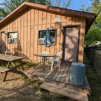 Tiny Wood Cottage 17