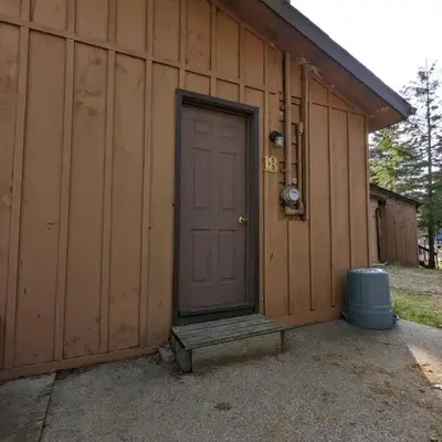 Tiny Wood Cottage 18