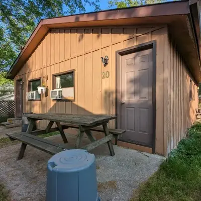 Tiny Wood Cottage 20