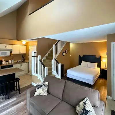 Mountain Loft Suite with Pool and Hot Tub