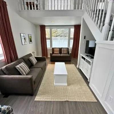 Four Season Family Retreat with Pool Access