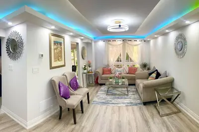 Gallery image of Super Luxury Family Home - 3 Bedrooms, 1 Full Bathroom and 1 Half Washroom with Free Parking, Wifi, Netflix in Toronto