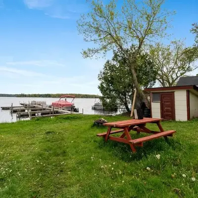 Relaxing Lakefront Cabin